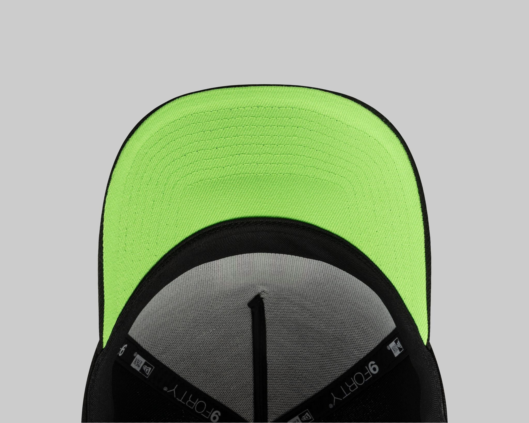Gorra New Era Negra con Verde Iconic M 940 A-frame