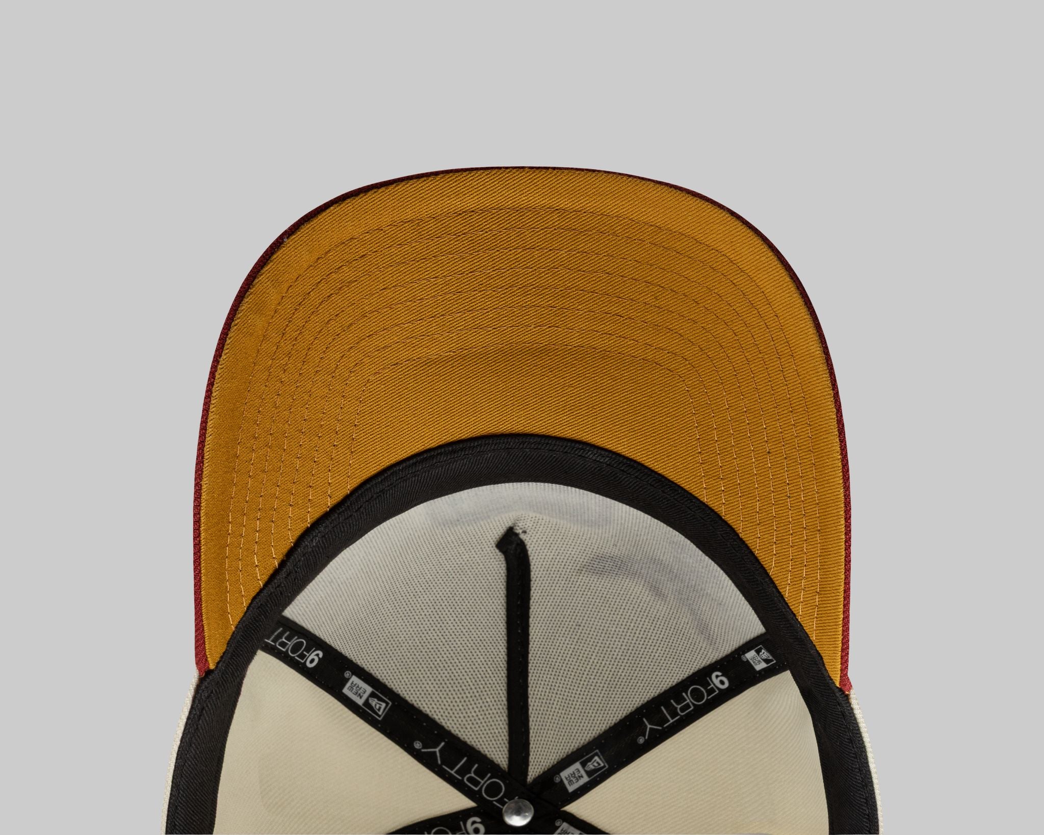 Gorra New Era Blanco con Rojo Iconic M CDMX 940 A-frame
