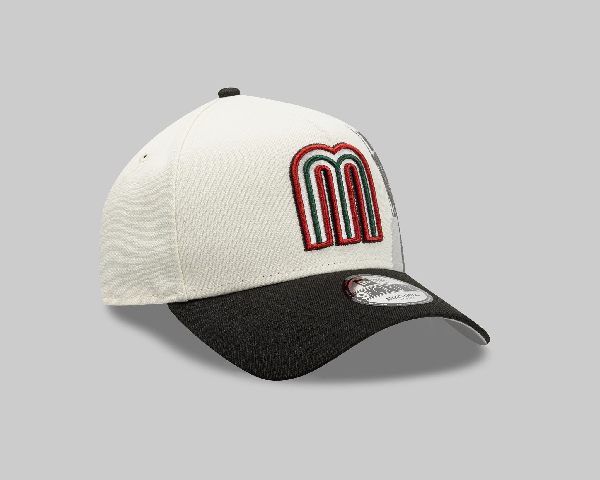 Gorra New Era Blanco con Negro Iconic M GDL 940 A-frame